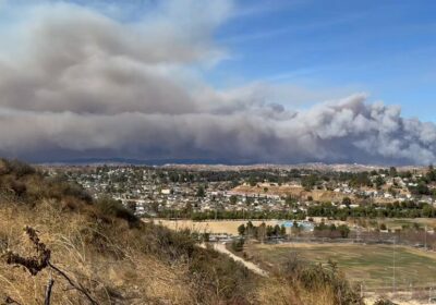 🇺🇸 | URGENTE: El incendio Hughes, al norte de Santa Clarita, California, ha alcanzado…