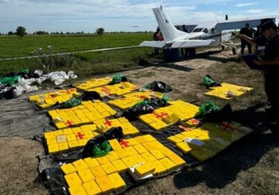 | #Seguridad 𝐀𝐯𝐢𝐨𝐧𝐞𝐭𝐚 𝐩𝐫𝐨𝐯𝐞𝐧𝐢𝐞𝐧𝐭𝐞 𝐝𝐞 𝐁𝐨𝐥𝐢𝐯𝐢𝐚 𝐞𝐬 𝐜𝐚𝐩𝐭𝐮𝐫𝐚𝐝𝐚 𝐜𝐨𝐧 𝟑𝟓𝟖 𝐤𝐢𝐥𝐨𝐬 𝐝𝐞 𝐜𝐨𝐜𝐚í𝐧𝐚…