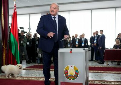 «Tenemos una democracia brutal en Bielorrusia» El presidente bielorruso y candidato a la reelección,…