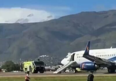 #Ceba Fuego en un motor de un avión de BOA en medio de una…