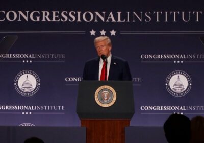 Trump firma un decreto para sacar la «ideología transgénero» del Ejército de Estados Unidos…