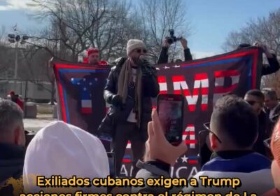 🇺🇸🇨🇺 | ÚLTIMA HORA Exiliados cubanos se congregan frente a la Casa Blanca, instando…