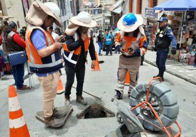 | Trabajadores de Epsas y personal de la alcaldía de #LaPaz llegaron hasta…