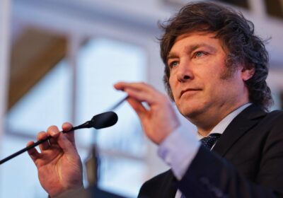 | #Mundo 𝐌𝐢𝐥𝐞𝐢 𝐜𝐞𝐥𝐞𝐛𝐫𝐚 𝐞𝐥 «𝐞𝐱𝐜𝐞𝐥𝐞𝐧𝐭𝐞 𝐭𝐫𝐚𝐛𝐚𝐣𝐨» 𝐞𝐧 𝐥𝐚 𝐟𝐫𝐨𝐧𝐭𝐞𝐫𝐚 𝐜𝐨𝐧 𝐁𝐨𝐥𝐢𝐯𝐢𝐚, 𝐝𝐨𝐧𝐝𝐞…