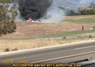 🇺🇸 | ÚLTIMA HORA Una avioneta se estrelló cerca de una autopista en Santa…