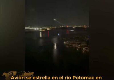 🇺🇸 | URGENTE Según informes preliminares, un avión colisionó con un helicóptero mientras aterrizaba…