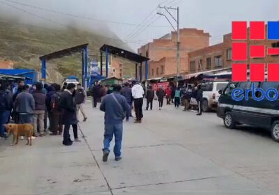 Transportistas toman peaje en Urujara en el camino a Yungas. Protestan por la falta…