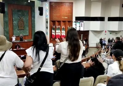 🇲🇽 | Manifestantes en el Congreso del Estado de Sinaloa, exigen la renuncia del…