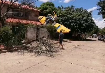 #Urgente | Una avioneta cayó sobre una vivienda en la ciudad de #SantaCruz, entre…