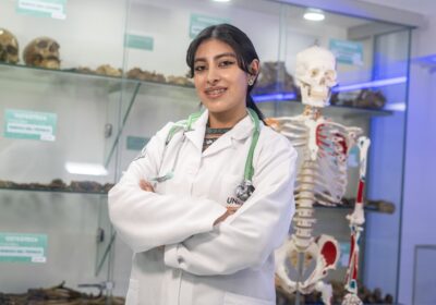 | #AND 𝐂𝐲𝐧𝐭𝐡𝐢𝐚 𝐁𝐚𝐢𝐧𝐚, 𝐞𝐬𝐭𝐮𝐝𝐢𝐚𝐧𝐭𝐞 𝐝𝐞 𝐔𝐧𝐢𝐟𝐫𝐚𝐧𝐳: 𝐋𝐢𝐝𝐞𝐫𝐚𝐧𝐝𝐨 𝐥𝐚 𝐢𝐧𝐧𝐨𝐯𝐚𝐜𝐢ó𝐧 𝐦é𝐝𝐢𝐜𝐚 𝐞𝐧 𝐀𝐦é𝐫𝐢𝐜𝐚…