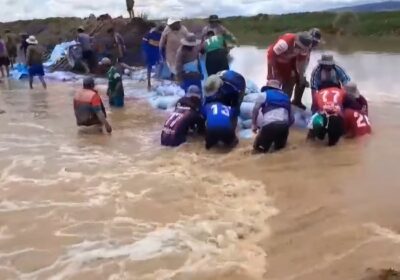 | #Sociedad Desborde de río Katari deja 80 familias afectadas, comunarios instalaron defensivos…