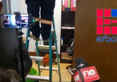 Goteras en la Asamblea Legislativa. El senador «evista» Hilarión Mamani denunció que su oficina…