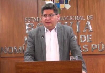 | #Economía 𝐆𝐨𝐛𝐢𝐞𝐫𝐧𝐨 𝐚𝐝𝐦𝐢𝐭𝐞 𝐪𝐮𝐞 𝐨𝐟𝐫𝐞𝐜𝐢ó 𝐛𝐨𝐧𝐨𝐬 𝐝𝐞 𝐥𝐢𝐭𝐢𝐨 𝐚 𝐂𝐥𝐚𝐮𝐫𝐞 𝐩𝐚𝐫𝐚 𝐪𝐮𝐞…