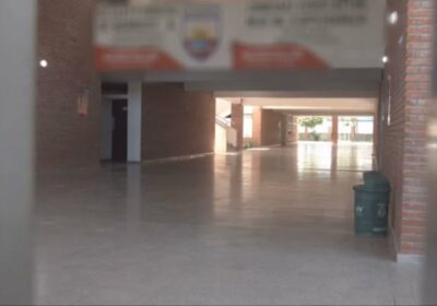 | Suspenden temporalmente las clases en una unidad educativa de #SantaCruz tras la…
