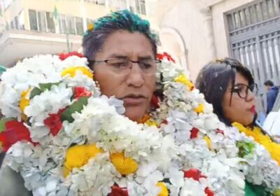 | #Política «𝐒𝐞𝐚𝐧 𝐞𝐯𝐢𝐬𝐭𝐚𝐬 𝐨 𝐚𝐫𝐜𝐢𝐬𝐭𝐚𝐬»: 𝐏𝐚𝐭𝐳𝐢 𝐬𝐞 𝐨𝐟𝐫𝐞𝐜𝐞 𝐜𝐨𝐦𝐨 𝐚𝐫𝐭𝐢𝐜𝐮𝐥𝐚𝐝𝐨𝐫 𝐝𝐞 𝐥𝐚…