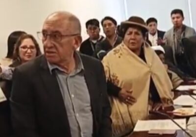 | #Economía 𝐓𝐫𝐚𝐬 𝐢𝐧𝐠𝐫𝐞𝐬𝐨 𝐝𝐞 𝐠𝐫𝐮𝐩𝐨𝐬 𝐝𝐞 𝐜𝐡𝐨𝐪𝐮𝐞, 𝐂𝐨𝐦𝐢𝐬𝐢ó𝐧 𝐝𝐞 𝐄𝐜𝐨𝐧𝐨𝐦í𝐚 𝐬𝐮𝐬𝐩𝐞𝐧𝐝𝐞 𝐬𝐞𝐬𝐢ó𝐧…