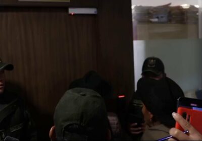 | A puerta cerrada, con seguridad policial y sin dejar ingresar a periodistas,…