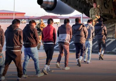 | #Mundo 𝐃𝐞𝐩𝐨𝐫𝐭𝐚𝐝𝐨𝐬 𝐦á𝐬 𝐝𝐞 𝟖.𝟎𝟎𝟎 𝐦𝐞𝐱𝐢𝐜𝐚𝐧𝐨𝐬 𝐞𝐧 𝐝𝐨𝐬 𝐬𝐞𝐦𝐚𝐧𝐚𝐬 𝐝𝐞 𝐦𝐚𝐧𝐝𝐚𝐭𝐨 𝐝𝐞…