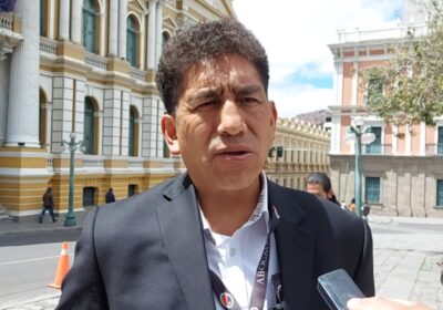 | #Democracia 𝐏𝐫𝐞𝐜𝐚𝐧𝐝𝐢𝐝𝐚𝐭𝐨 𝐝𝐞𝐥 𝟐𝟏𝐅 𝐩𝐫𝐨𝐦𝐞𝐭𝐞 𝐚𝐜𝐚𝐛𝐚𝐫 𝐜𝐨𝐧 𝐟𝐮𝐧𝐜𝐢𝐨𝐧𝐚𝐫𝐢𝐨𝐬 “𝐩𝐚𝐫á𝐬𝐢𝐭𝐨𝐬” 𝐪𝐮𝐞 𝐭𝐫𝐚𝐛𝐚𝐣𝐚𝐧 𝐩𝐨𝐫…