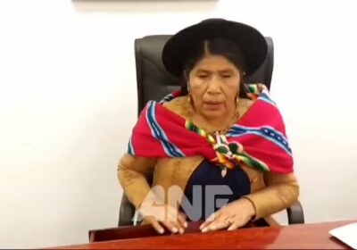 | 𝐃𝐈𝐏𝐔𝐓𝐀𝐃𝐀 𝐋𝐄𝐑𝐎 𝐃𝐄𝐍𝐔𝐍𝐂𝐈𝐀 𝐀 𝐒𝐔 𝐂𝐎𝐋𝐄𝐆𝐀 𝐀𝐑𝐂𝐄 𝐀𝐍𝐓𝐄 𝐋𝐀 𝐂𝐎𝐌𝐈𝐒𝐈Ó𝐍 𝐃𝐄 É𝐓𝐈𝐂𝐀…