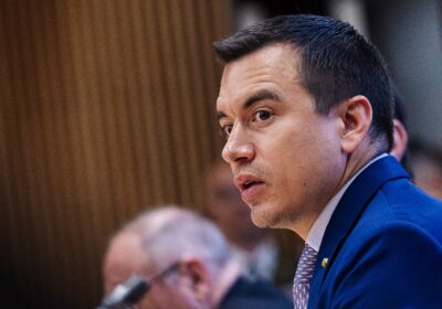 | #Mundo 𝐍𝐨𝐛𝐨𝐚 𝐝𝐞𝐧𝐮𝐧𝐜𝐢𝐚 «𝐦𝐮𝐜𝐡í𝐬𝐢𝐦𝐚𝐬 𝐢𝐫𝐫𝐞𝐠𝐮𝐥𝐚𝐫𝐢𝐝𝐚𝐝𝐞𝐬» 𝐞𝐧 𝐥𝐚𝐬 𝐞𝐥𝐞𝐜𝐜𝐢𝐨𝐧𝐞𝐬 𝐩𝐫𝐞𝐬𝐢𝐝𝐞𝐧𝐜𝐢𝐚𝐥𝐞𝐬 𝐝𝐞 𝐄𝐜𝐮𝐚𝐝𝐨𝐫 Lea…