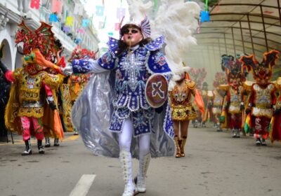 | #CulturaYFarándula 𝐏𝐫𝐞𝐧𝐬𝐚 𝐢𝐧𝐭𝐞𝐫𝐧𝐚𝐜𝐢𝐨𝐧𝐚𝐥 𝐩𝐢𝐝𝐞 𝐬𝐮𝐬𝐩𝐞𝐧𝐬𝐢ó𝐧 𝐝𝐞 𝐜𝐨𝐛𝐫𝐨𝐬 𝐩𝐨𝐫 𝐜𝐨𝐛𝐞𝐫𝐭𝐮𝐫𝐚 𝐝𝐞 𝐂𝐚𝐫𝐧𝐚𝐯𝐚𝐥 𝐝𝐞…