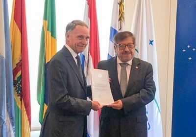 Adalid Contreras Baspineiro es el nuevo representante diplomático de Bolivia en Uruguay. Presentó sus…