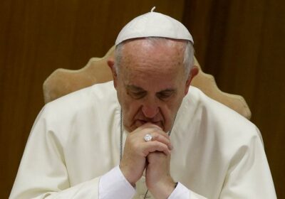 🇻🇦| URGENTE: El Vaticano informó que el papa Francisco padece una «infección polimicrobiana» con…