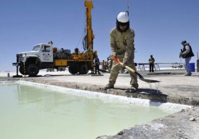 | #Economía 𝐄𝐜𝐨𝐧𝐨𝐦𝐢𝐬𝐭𝐚 𝐜𝐮𝐞𝐬𝐭𝐢𝐨𝐧𝐚 𝐚𝐥 𝐆𝐨𝐛𝐢𝐞𝐫𝐧𝐨 𝐩𝐨𝐫 «𝐚𝐩𝐮𝐫𝐚𝐫𝐬𝐞» 𝐫𝐞𝐜𝐢é𝐧 𝐞𝐧 𝐥𝐚 𝐢𝐧𝐝𝐮𝐬𝐭𝐫𝐢𝐚𝐥𝐢𝐳𝐚𝐜𝐢ó𝐧 𝐝𝐞𝐥…