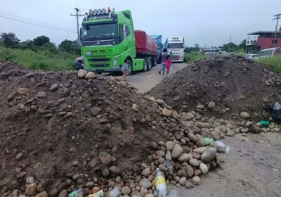 | Pobladores de Yapacaní bloquean por segundo día la carretera #SantaCruz- #Cochabamba en…
