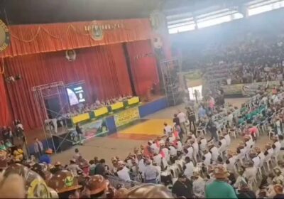 | 𝐀𝐑𝐂𝐄 𝐕𝐈𝐕𝐄 𝐔𝐍 𝐌𝐎𝐌𝐄𝐍𝐓𝐎 𝐈𝐍𝐂Ó𝐌𝐎𝐃𝐎 𝐂𝐎𝐍 𝐑𝐄𝐂𝐇𝐈𝐅𝐋𝐀𝐒 El presidente Luis Arce recibió…