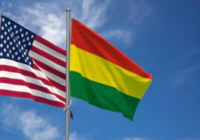 | #Política 𝐃𝐞𝐬𝐜𝐚𝐫𝐭𝐚𝐧 𝐝𝐞𝐩𝐨𝐫𝐭𝐚𝐜𝐢ó𝐧 𝐦𝐚𝐬𝐢𝐯𝐚 𝐝𝐞 𝐛𝐨𝐥𝐢𝐯𝐢𝐚𝐧𝐨𝐬 𝐝𝐞 𝐄𝐄𝐔𝐔 𝐲 𝐮𝐧 𝐣𝐮𝐞𝐳 𝐞𝐯𝐚𝐥ú𝐚…