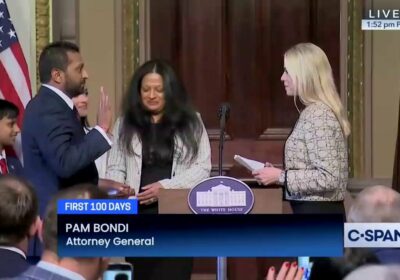 🇺🇸 | ¡ES OFICIAL! Kash Patel es juramentado por la Fiscal General Pam Bondi,…