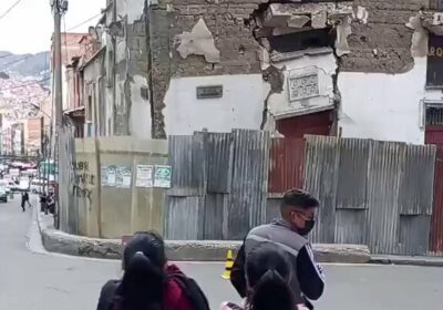 | 𝐈𝐍𝐌𝐔𝐄𝐁𝐋𝐄 𝐒𝐄 𝐃𝐄𝐒𝐏𝐋𝐎𝐌𝐀 𝐄𝐍 𝐋𝐀 𝐏𝐀𝐙 Este viernes, colapsó un inmueble en…