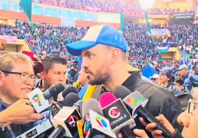 | “@evoespueblo puede intentar ingresar y dejar los papeles que quiera (para su…