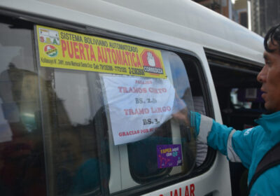 | #Ciudades 𝐓𝐞𝐧𝐬𝐢ó𝐧: 𝐏𝐚𝐬𝐚𝐣𝐞𝐫𝐨𝐬 𝐫𝐞𝐜𝐡𝐚𝐳𝐚𝐧 𝐢𝐧𝐜𝐫𝐞𝐦𝐞𝐧𝐭𝐨 𝐝𝐞𝐥 𝐩𝐚𝐬𝐚𝐣𝐞 𝐲 𝐜𝐡𝐨𝐟𝐞𝐫𝐞𝐬 𝐫𝐞𝐜𝐡𝐚𝐳𝐚𝐧 𝐞𝐥 𝐜𝐨𝐧𝐭𝐫𝐨𝐥…