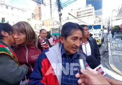 | 𝐋𝐀 𝐏𝐀𝐙: 𝐕𝐄𝐂𝐈𝐍𝐎𝐒 𝐑𝐄𝐂𝐇𝐀𝐙𝐀𝐍 𝐀𝐋𝐙𝐀 𝐃𝐄 𝐏𝐀𝐒𝐀𝐉𝐄𝐒 ▶️Piden a las personas no…