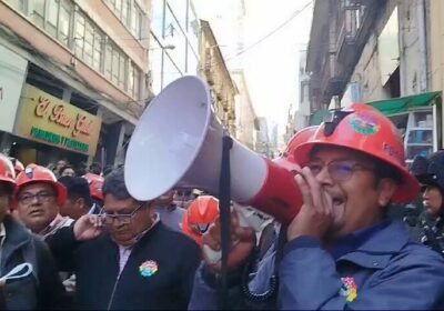 | 𝐅𝐀𝐁𝐑𝐈𝐋𝐄𝐒 𝐄𝐗𝐈𝐆𝐄𝐍 𝐋𝐀 𝐑𝐄𝐍𝐔𝐍𝐂𝐈𝐀 𝐃𝐄𝐋 𝐌𝐈𝐍𝐈𝐒𝐓𝐑𝐎 𝐃𝐄 𝐓𝐑𝐀𝐁𝐀𝐉𝐎 Los fabriles piden la…