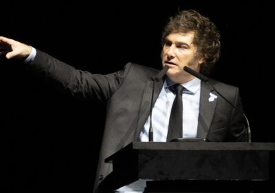 | #Mundo 𝐋𝐚 𝐉𝐮𝐬𝐭𝐢𝐜𝐢𝐚 𝐛𝐥𝐨𝐪𝐮𝐞𝐚 𝐝𝐞 𝐟𝐨𝐫𝐦𝐚 𝐜𝐚𝐮𝐭𝐞𝐥𝐚𝐫 𝐥𝐚 𝐨𝐫𝐝𝐞𝐧 𝐝𝐞 𝐌𝐢𝐥𝐞𝐢 𝐝𝐞…