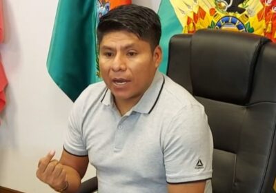 | #Política 𝐒𝐞𝐧𝐚𝐝𝐨𝐫 𝐋𝐨𝐳𝐚 𝐨𝐟𝐫𝐞𝐜𝐞 𝐫𝐞𝐠𝐚𝐥𝐚𝐫 𝐬𝐮 𝐜𝐮𝐫𝐮𝐥 𝐩𝐚𝐫𝐥𝐚𝐦𝐞𝐧𝐭𝐚𝐫𝐢𝐨 𝐚 𝐥𝐨𝐬 𝐚𝐫𝐜𝐢𝐬𝐭𝐚𝐬, 𝐩𝐞𝐫𝐨…