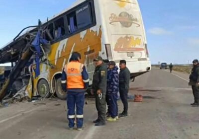 | #Seguridad Trágico accidente: colisión de dos buses en la carretera a Uyuni…