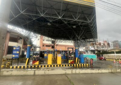 La Paz: Fin de semana con mucha agua y casi nada de gasolina! Largas…