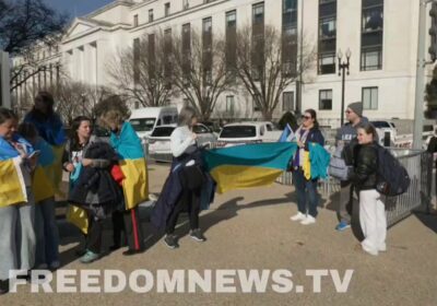 🇺🇸🇺🇦 | AHORA — Manifestantes pro-Ucrania se congregan frente al Edificio de Oficinas del Senado…