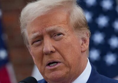 | #Mundo 𝐓𝐫𝐮𝐦𝐩 𝐬𝐚𝐜𝐚 𝐩𝐞𝐜𝐡𝐨 𝐝𝐞 𝐬𝐮𝐬 𝐩𝐨𝐥í𝐭𝐢𝐜𝐚𝐬 𝐞𝐧 𝐥𝐨𝐬 𝐝𝐨𝐬 𝐩𝐫𝐢𝐦𝐞𝐫𝐨𝐬 𝐦𝐞𝐬𝐞𝐬…