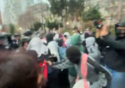 🇺🇸 | La policía arrestó a varios manifestantes pro-Palestina violentos en la Universidad de…