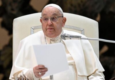 | #Mundo 𝐄𝐥 𝐏𝐚𝐩𝐚 𝐚𝐠𝐫𝐚𝐝𝐞𝐜𝐞 𝐞𝐧 𝐮𝐧 𝐚𝐮𝐝𝐢𝐨 𝐥𝐚𝐬 𝐨𝐫𝐚𝐜𝐢𝐨𝐧𝐞𝐬 𝐩𝐨𝐫 𝐬𝐮 𝐬𝐚𝐥𝐮𝐝…