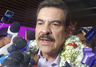 | #Política 𝐂𝐨𝐦𝐨 𝐭𝐨𝐝𝐨 𝐦𝐢𝐠𝐫𝐚𝐧𝐭𝐞, 𝐑𝐞𝐲𝐞𝐬 𝐕𝐢𝐥𝐥𝐚 𝐬𝐞 «𝐫𝐞𝐯𝐞𝐧𝐭ó 𝐞𝐥 𝐥𝐨𝐦𝐨 𝐲 𝐠𝐞𝐧𝐞𝐫ó…