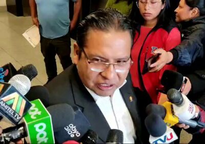 | El diputado «evista» Héctor Arce interrumpió una entrevista que el «arcista» Juan…