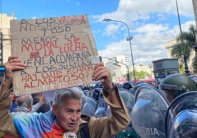 | #Mundo 𝐆𝐨𝐛𝐢𝐞𝐫𝐧𝐨 𝐚𝐫𝐠𝐞𝐧𝐭𝐢𝐧𝐨 𝐚𝐜𝐮𝐬𝐚 𝐚 𝐣𝐮𝐞𝐳𝐚 𝐝𝐞 𝐬𝐞𝐫 «𝐜ó𝐦𝐩𝐥𝐢𝐜𝐞» 𝐝𝐞 𝐥𝐚 𝐯𝐢𝐨𝐥𝐞𝐧𝐜𝐢𝐚…