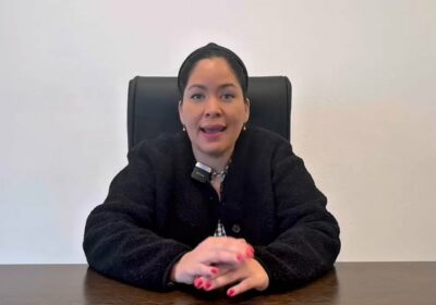 𝐑𝐎𝐌Á𝐍: 𝐄𝐋 𝐀𝐕𝐈Ó𝐍 𝐏𝐑𝐄𝐒𝐈𝐃𝐄𝐍𝐂𝐈𝐀𝐋 𝐃𝐄𝐁𝐄 𝐃𝐄𝐉𝐀𝐑 𝐃𝐄 𝐎𝐏𝐄𝐑𝐀𝐑 La diputada Janira Román afirma…